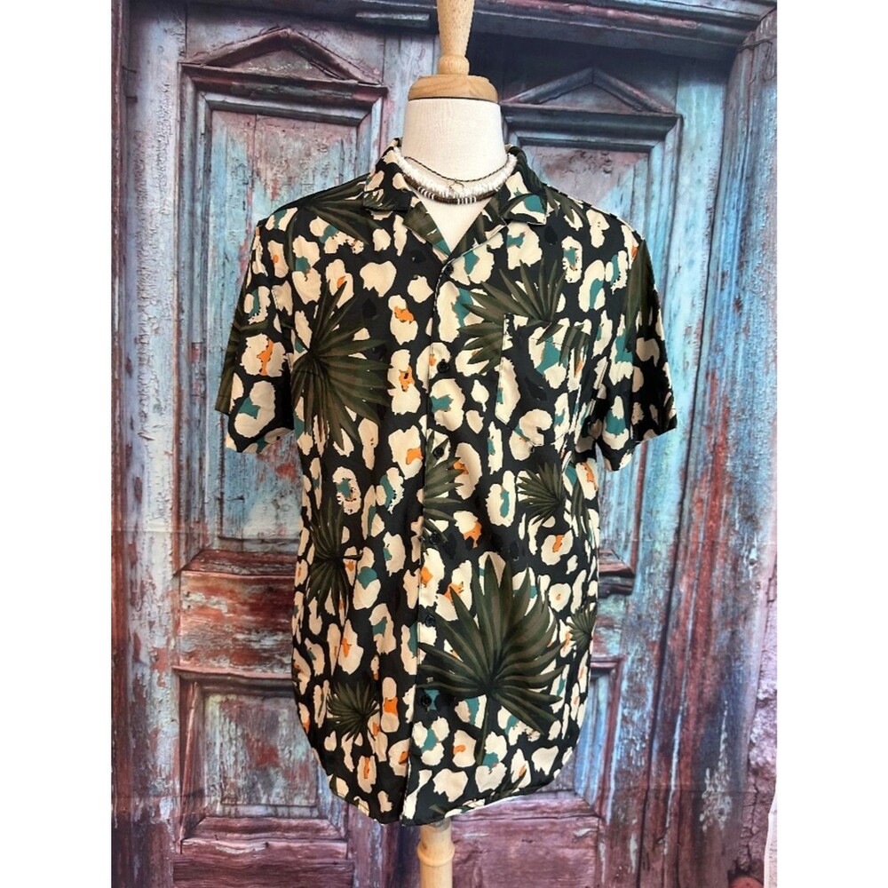 Negative Space Hawaiian shirt Size Large Green